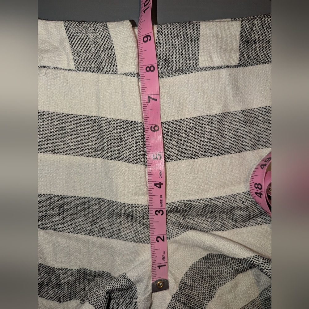 British Khaki shorts, size 4 - Picture 7 of 7